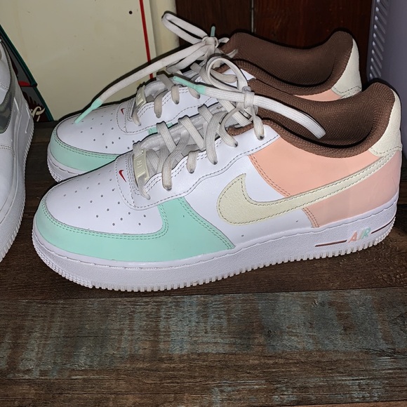 w Nike Air Force 1 Low LV8 "Ice Cream" Size 7.Y / 8 Women's - Picture 2 of 7